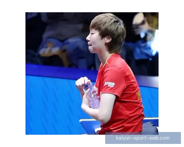 王曼昱逆转翻盘艰难晋级决赛 以4-2战胜申裕斌展现顽强实力